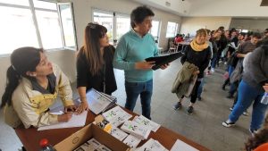 El Gobierno Provincial desplegó operativo territorial para difundir el "Vale Santa Cruz - Tarifa Social"