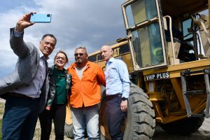 Alicia recorrió la obra de la nueva autovía Caleta Olivia -Comodoro Rivadavia