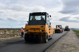 Alicia recorrió la obra de la nueva autovía Caleta Olivia -Comodoro Rivadavia