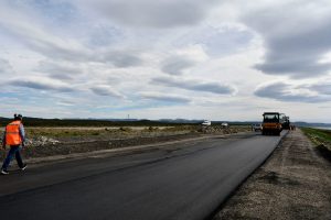 Alicia recorrió la obra de la nueva autovía Caleta Olivia -Comodoro Rivadavia