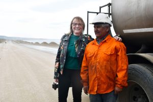 Alicia recorrió la obra de la nueva autovía Caleta Olivia -Comodoro Rivadavia