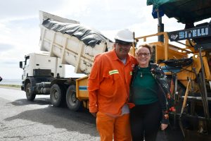 Alicia recorrió la obra de la nueva autovía Caleta Olivia -Comodoro Rivadavia