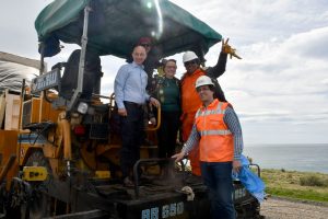 Alicia recorrió la obra de la nueva autovía Caleta Olivia -Comodoro Rivadavia