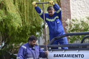 Servicios Públicos cambió válvula para modernizar la red de agua en Río Gallegos