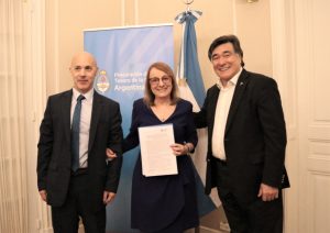 Alicia encabezó la firma de un convenio con la Escuela de Abogados de la Nación