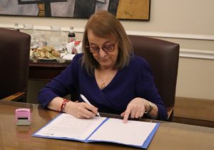 Alicia encabezó la firma de un convenio con la Escuela de Abogados de la Nación
