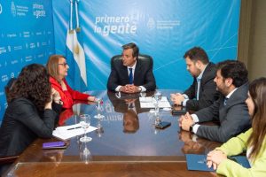 Alicia acordó con Nación duplicar las pulseras duales para casos de violencia de género