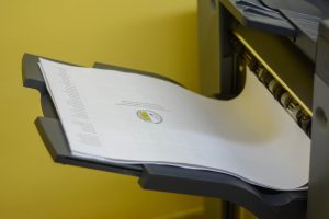 Destacan la labor de la Imprenta Oficial en la producción de cuadernillos y mascaras de protección