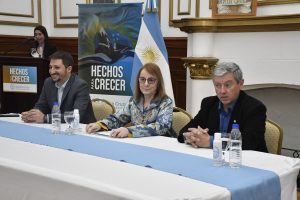 Alicia encabezó la apertura de sobres para la nueva toma de agua en Río Gallegos