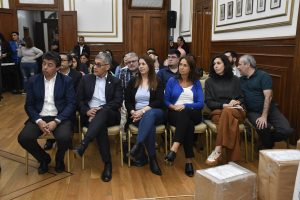 Alicia encabezó la apertura de sobres para la nueva toma de agua en Río Gallegos