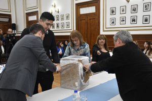 Alicia encabezó la apertura de sobres para la nueva toma de agua en Río Gallegos