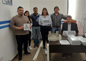 Senderos Escolares en Caleta Olivia: se realizó entrega de protocolos y carteles en los puntos seguros