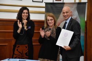 Alicia encabezó la firma de convenio y presentación del programa “Santa Cruz Abraza”