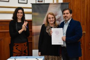 Alicia encabezó la firma de convenio y presentación del programa “Santa Cruz Abraza”