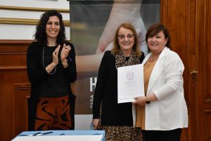 Alicia encabezó la firma de convenio y presentación del programa “Santa Cruz Abraza”