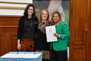 Alicia encabezó la firma de convenio y presentación del programa “Santa Cruz Abraza”