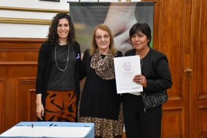 Alicia encabezó la firma de convenio y presentación del programa “Santa Cruz Abraza”