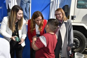 Programa “Mirarnos”: Estudiantes de primaria del Barrio San Benito recibieron sus lentes