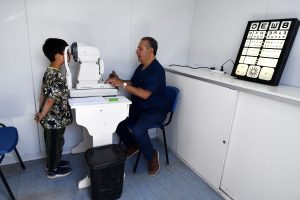 Programa “Mirarnos”: Estudiantes de primaria del Barrio San Benito recibieron sus lentes