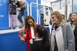 Programa “Mirarnos”: Estudiantes de primaria del Barrio San Benito recibieron sus lentes