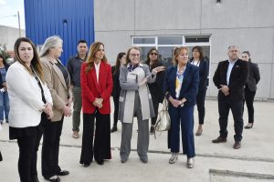 Programa “Mirarnos”: Estudiantes de primaria del Barrio San Benito recibieron sus lentes