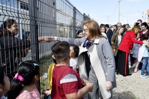Programa “Mirarnos”: Estudiantes de primaria del Barrio San Benito recibieron sus lentes