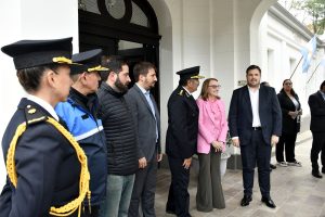 Alicia encabezó el acto por el 138° Aniversario de la Policía de Santa Cruz