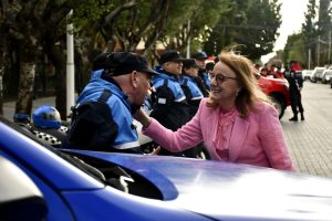 Alicia encabezó el acto por el 138° Aniversario de la Policía de Santa Cruz