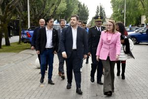 Alicia encabezó el acto por el 138° Aniversario de la Policía de Santa Cruz