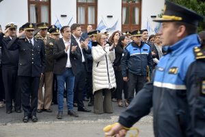 Alicia encabezó el acto por el 138° Aniversario de la Policía de Santa Cruz