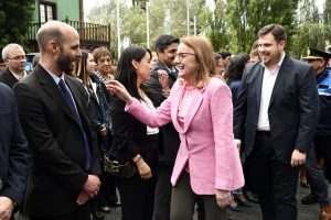 Alicia encabezó el acto por el 138° Aniversario de la Policía de Santa Cruz