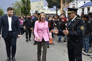 Alicia encabezó el acto por el 138° Aniversario de la Policía de Santa Cruz