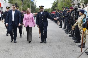 Alicia encabezó el acto por el 138° Aniversario de la Policía de Santa Cruz