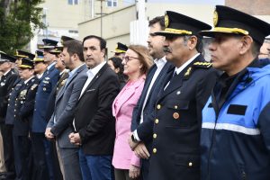 Alicia encabezó el acto por el 138° Aniversario de la Policía de Santa Cruz