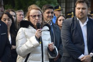 Alicia encabezó el acto por el 138° Aniversario de la Policía de Santa Cruz