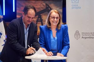 Hechos Para Crecer: Alicia hizo entrega de 27 viviendas del programa “Techo Digno”