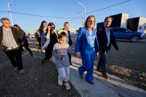 Hechos Para Crecer: Alicia hizo entrega de 27 viviendas del programa “Techo Digno”