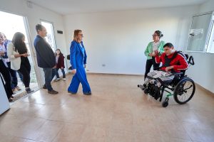 Hechos Para Crecer: Alicia hizo entrega de 27 viviendas del programa “Techo Digno”