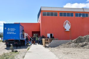 Alicia visitó el operativo oftalmológico en Calafate
