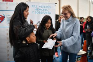 Alicia visitó el operativo oftalmológico en Calafate