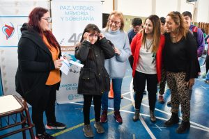 Alicia visitó el operativo oftalmológico en Calafate