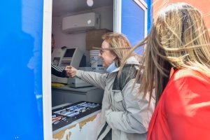 Alicia visitó el operativo oftalmológico en Calafate
