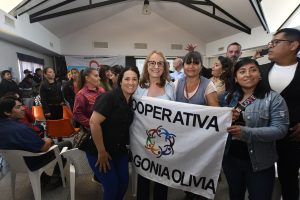 Alicia dialogó con integrantes de cooperativas de familias en Caleta Olivia