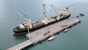 La primera turbina de las represas ya está en Santa Cruz