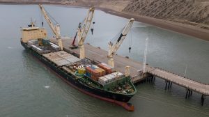 La primera turbina de las represas ya está en Santa Cruz
