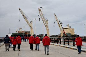 La primera turbina de las represas ya está en Santa Cruz