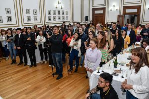 Alicia: “Que estas fiestas nos encuentren junto a la familia santacruceña”