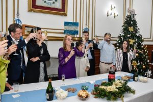Alicia: “Que estas fiestas nos encuentren junto a la familia santacruceña”