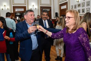 Alicia: “Que estas fiestas nos encuentren junto a la familia santacruceña”