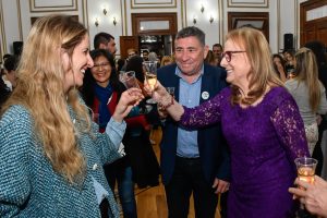 Alicia: “Que estas fiestas nos encuentren junto a la familia santacruceña”